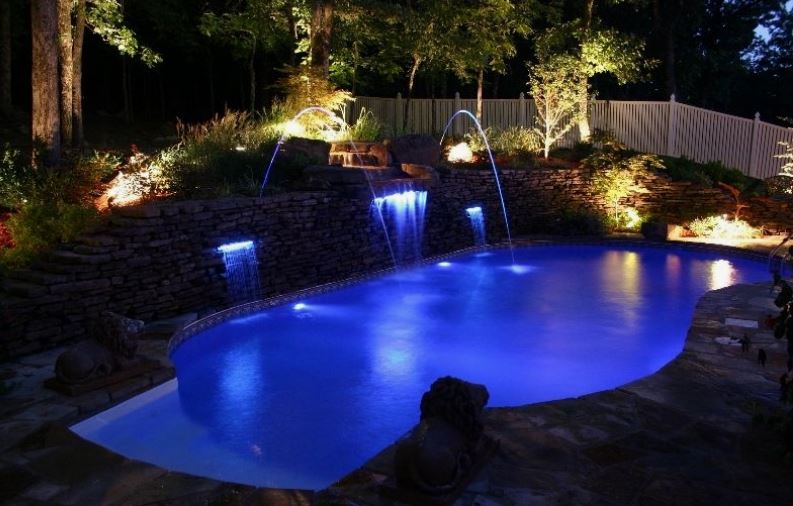 Декоративное освещение бассейна